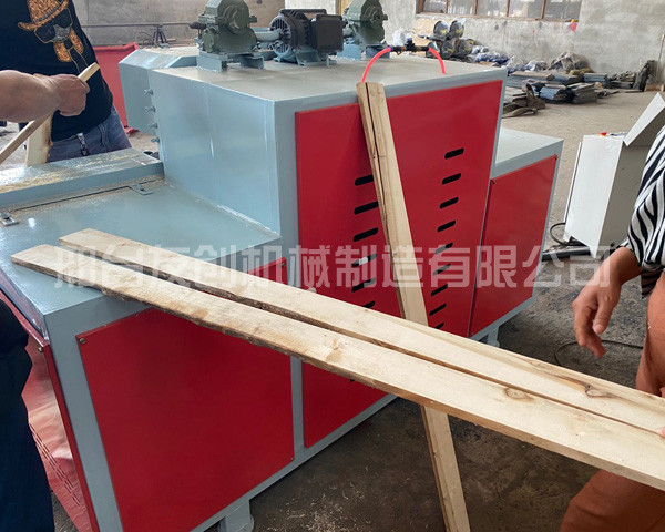方木多片锯现场操作